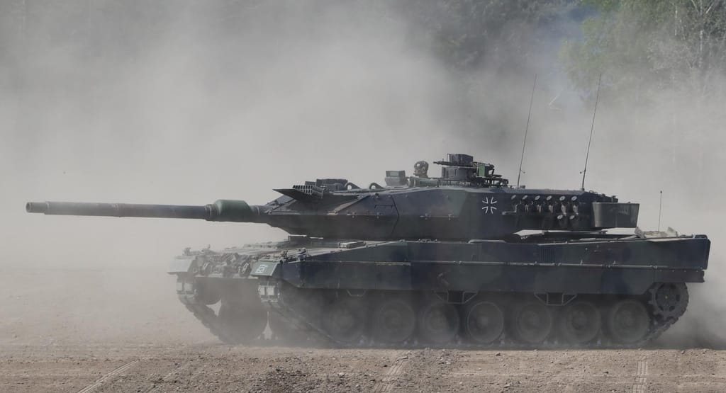 Leopard 2 (EPA/FOCKE STRANGMANN)