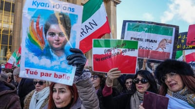 Influente líder religioso do Irão critica violência para impor véu a mulheres - TVI