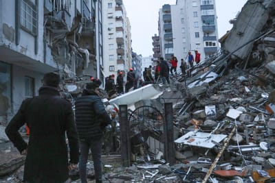 Tragédia: sismo mata milhares de pessoas na Turquia e Síria - TVI