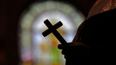 “O SNS tem os braços abertos". Ministério da Saúde vai estudar formas de ajudar vítimas de abusos sexuais na Igreja - TVI