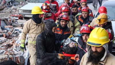 Número de mortos do sismo na Turquia e na Síria ultrapassa os 45 mil - TVI