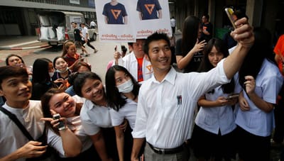 Jovens tailandeses pedem fim dos cortes de cabelo humilhantes nas escolas - TVI