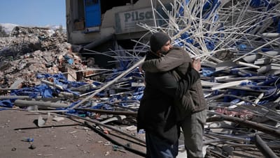 “Pânico” durante sismo de segunda-feira levou pessoas a saltar de varandas na Síria - TVI