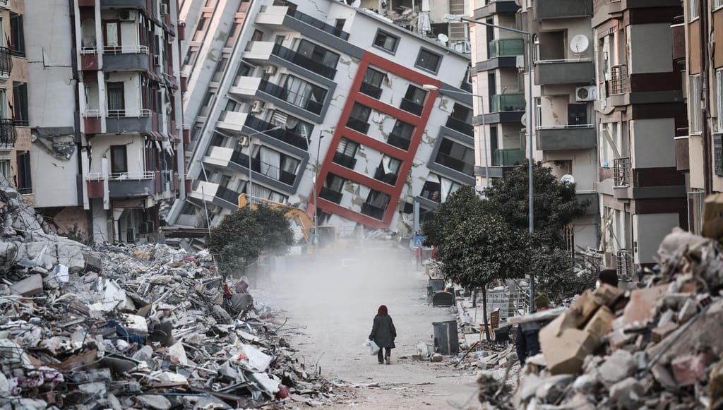 Resgate após sismo em Hatay, Turquia (EPA)