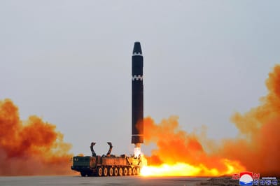 Coreia do Norte dispara míssil balístico para o Mar do Japão - TVI