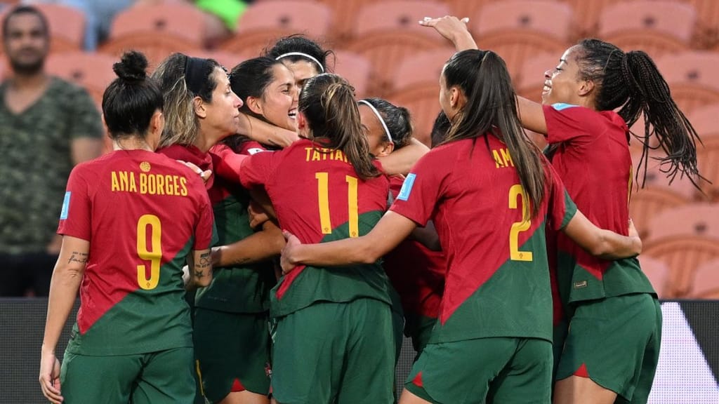 Portugal festeja o 1-0 ante os Camarões, apontado por Diana Gomes, no play-off de acesso ao Mundial feminino (FPF)