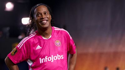 Ronaldinho, a Kings League e os penáltis: «Não vou correr, estás louco?» - TVI