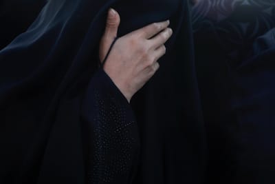 Irão investiga envenenamento de raparigas que participaram nos protestos contra a obrigatoriedade do uso de hijab - TVI