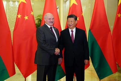 China estende tapete vermelho a um importante aliado de Putin: Lukashenko está em Pequim (e a guerra ali tão perto) - TVI