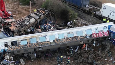 Parlamento aprova voto de pesar por vítimas do acidente ferroviário na Grécia - TVI