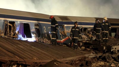 Chefe de estação detido após colisão de comboios que fez dezenas de mortos na Grécia - TVI