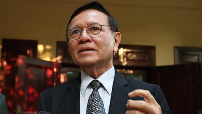 Líder da oposição no Camboja condenado a 27 anos de prisão por traição - TVI
