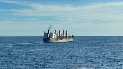 Navio com suspeitas de droga a bordo escoltado pela Marinha e obrigado a aportar em Lisboa - TVI