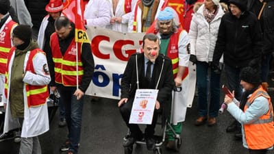 Greve geral em França: trabalhadores nas ruas, sindicatos querem "paralisar toda a economia" - TVI