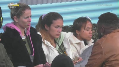 Concorrentes em lágrimas após desistência de Lívia Ferreira! Veja as primeiras reações - Big Brother