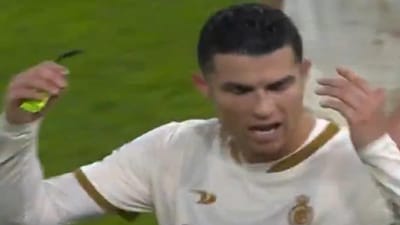 VÍDEO: Ronaldo descarrega a fúria em garrafas de água após derrota - TVI