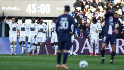 VÍDEO: com três portugueses de início, PSG perde em casa com o Rennes - TVI