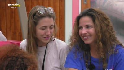 Sara revela a Carolina e a Inácia pormenores do momento a sós com Moisés! Veja a reação das concorrentes - Big Brother