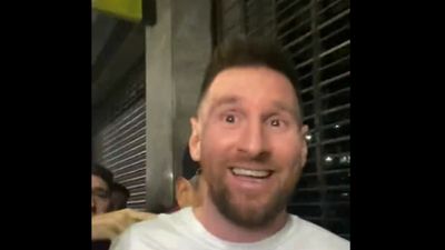 VÍDEO: caos e loucura com Messi à saída de um restaurante em Buenos Aires - TVI