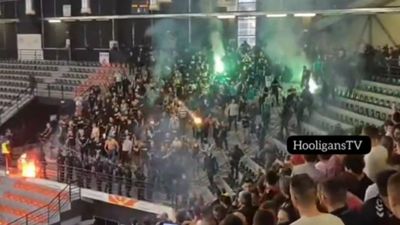 VÍDEO: confontos, invasão e polícia de choque em jogo de andebol - TVI