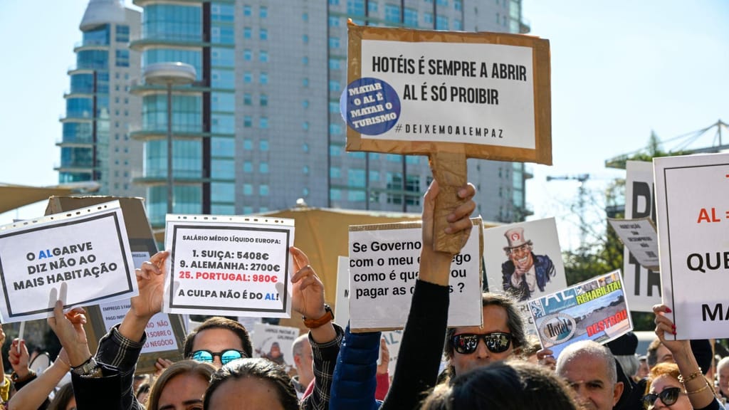 Protestos Alojamento Local (Horacio Villalobos/ Getty Images)