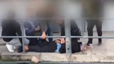 Mulher com duas armas carregadas detida em jogo sub-6 em Espanha - TVI