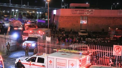 Guardas abandonaram centro de detenção sem libertar migrantes durante incêndio no México - TVI