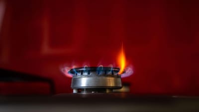 Comissão Europeia aprova extensão do mecanismo ibérico para limitar preço do gás na produção de eletricidade - TVI