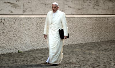 Papa Francisco internado com infeção respiratória - TVI