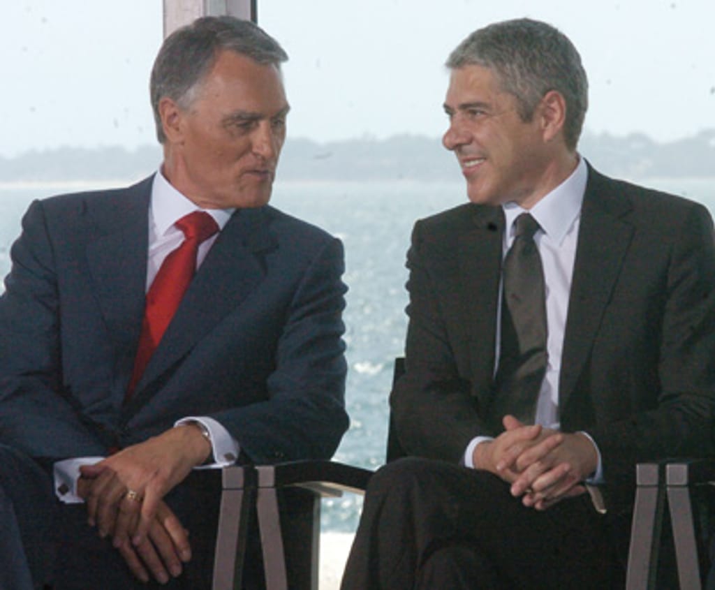 O Presidente da República, Cavaco Silva, com o primeiro-ministro, José Sócrates. MANUEL DE ALMEIDA / LUSA
