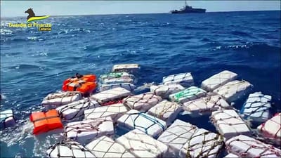 400 milhões de euros de cocaína encontrados a boiar ao largo da costa italiana - TVI