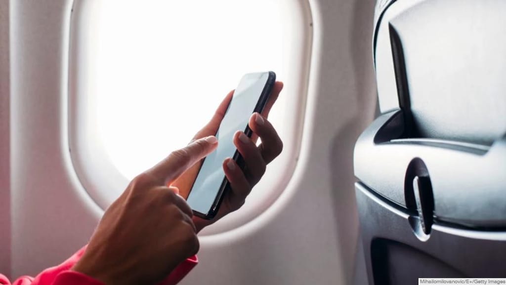 Usar o modo de voo dentro dos aviões. Getty Images