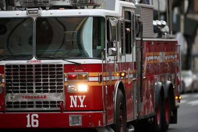 Um morto e vários feridos em colapso de garagem em Nova Iorque - TVI
