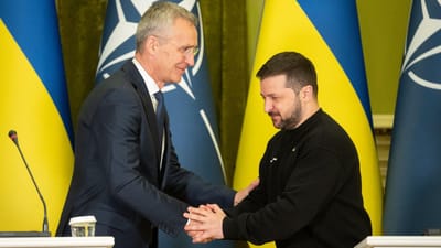 O secretário-geral da NATO foi a Kiev dizer a Zelensky que o lugar da Ucrânia é na Aliança Atlântica. Zelensky pediu ao secretário-geral que faça o convite - TVI