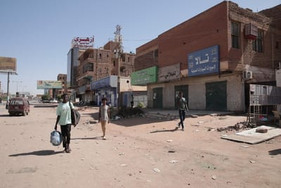 Primeiro dia de tréguas no Sudão marcado por combates e bombardeamentos - TVI