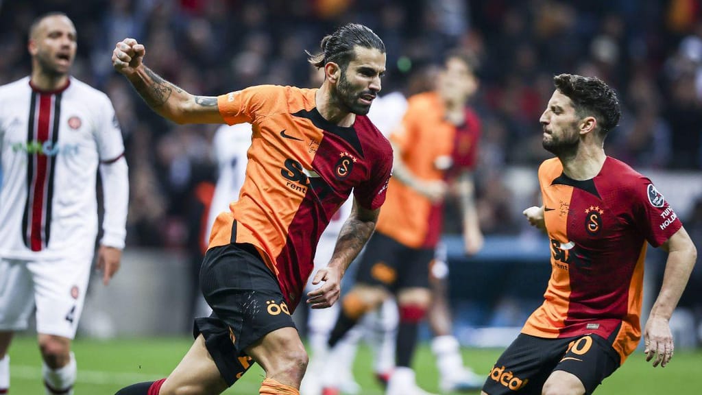 Sérgio Oliveira no Galatasaray-Fatih Karagumruk (Arife Karakum/Anadolu Agency via Getty Images)
