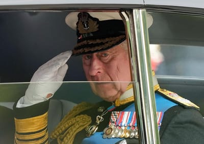 "A monarquia faz todo o sentido no Reino Unido. Todo! Todo! Carlos III tem sido ótimo, Camilla vai ser coroada: é a consagração do amor" - TVI