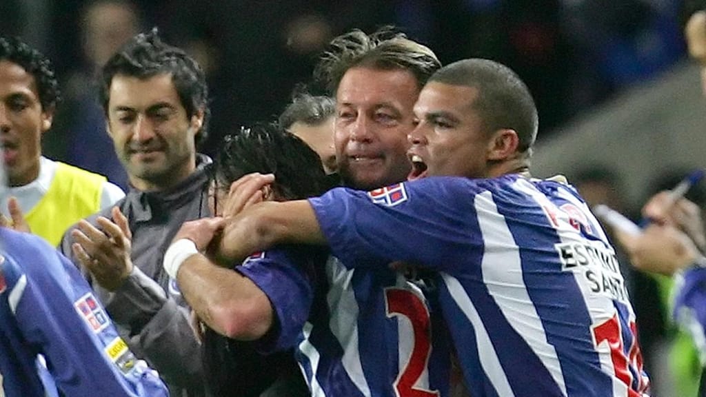 Co Adriaanse e Pepe no FC Porto, em 2006 (AP/Paulo Duarte)