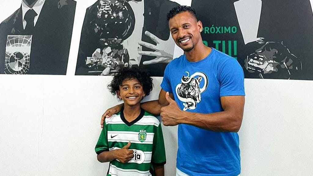 Nani e o filho Lucas, que assinou pelo Sporting (Instagram Nani)