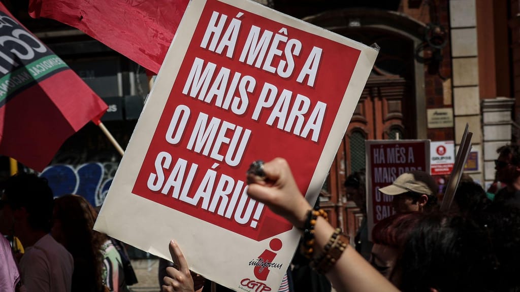 Manifestação no âmbito das comemorações do Dia do Trabalhador, desde o Martim Moniz até à Alameda (LUSA/Miguel A. Lopes)