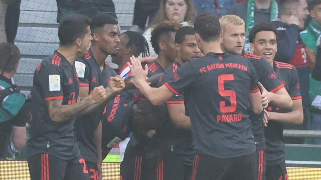 Bayern Munique festeja golo frente ao Werder Bremen (FOCKE STRANGMANN/EPA)
