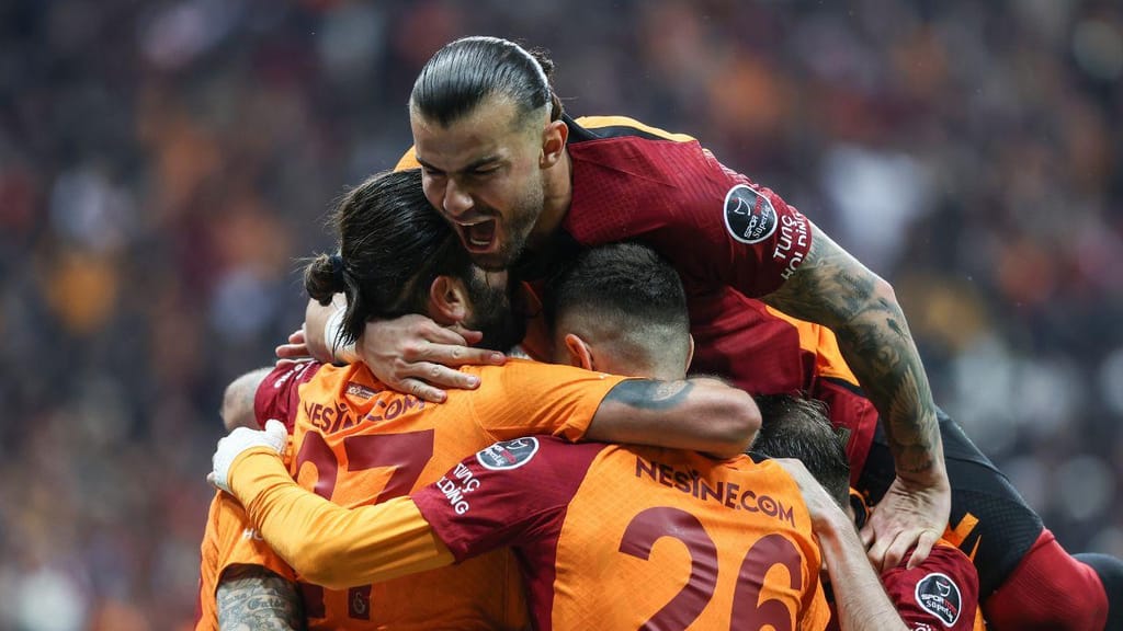 Galatasaray (Mehmet Murat Onel/Anadolu Agency via Getty Images)