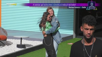 Carolina e Inácia dançam agarradinhas em momento de cumplicidade - Big Brother