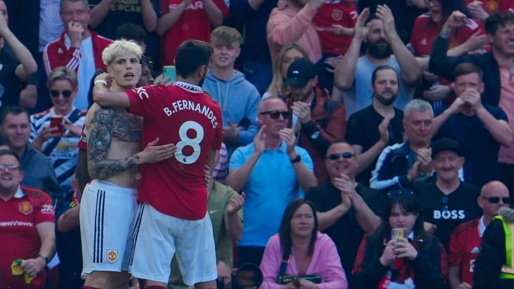 Garnacho e Bruno Fernandes festejam o 2-0 no Manchester United-Wolverhampton (AP/Jon Super)