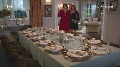 Os primeiros convidados para o jantar chegam a casa de São - TVI