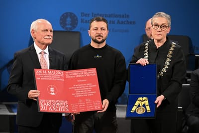 Zelensky e povo ucraniano recebem prémio Carlos Magno: "Não queremos alternativa a não ser paz" - TVI