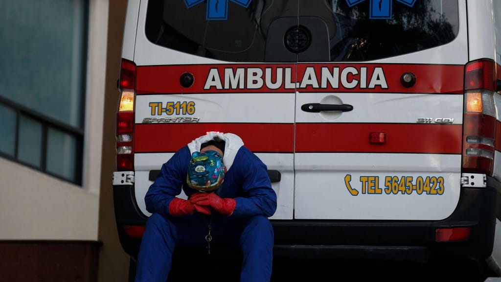 Ambulância mexicana (Rebecca Blackwell/AP)