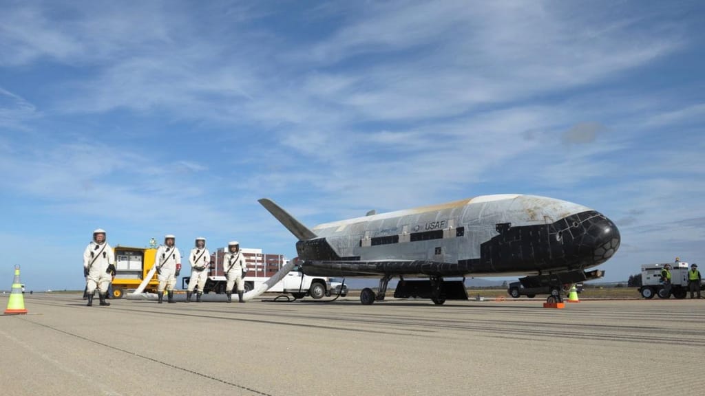 Avião espacial X-37B da Força Aérea dos Estados Unidos (foto: Força Aérea dos Estados Unidos/AP)