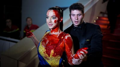 Ilona furou a passadeira vermelha de Cannes para mostrar ao mundo o sangue derramado na Ucrânia - TVI