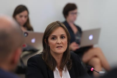 Advogados não seguiram estatuto de gestor público por vínculo privado de Alexandra Reis à TAP - TVI